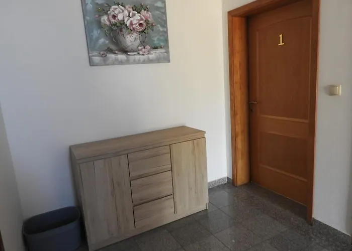 Bilota アパート トロギール